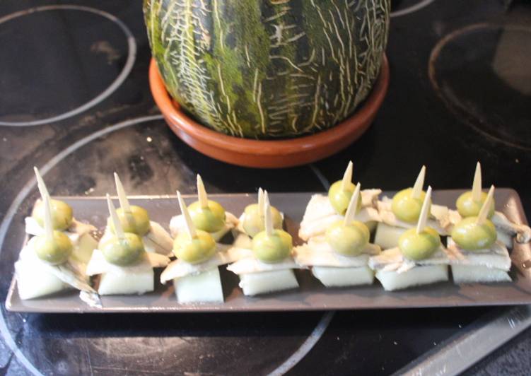 Banderillas de melón con boquerones
