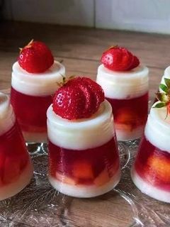 عکسی از دستور ژله توت فرنگی🍓