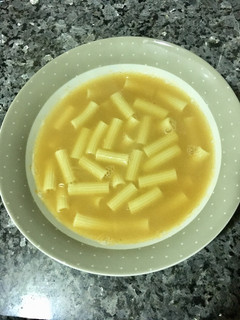Una foto de Caldo de gambón con verduras