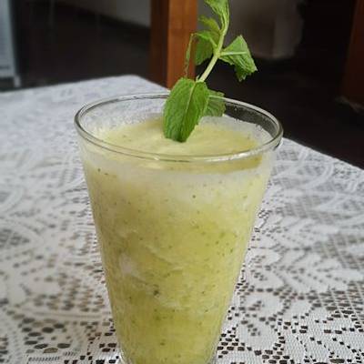 Licuado de piña a la menta Receta de Marina I. Blanck- Cookpad