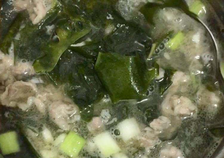 미역국 Miyeokgug atau Sup Rumput Laut rasa Lokal