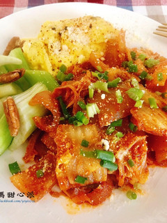 泡菜炒豬皮主婦的一人簡單午餐 的食譜成品照片