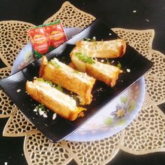 Cheese Spread Garlic Toast 🤤 😋 A picture of Cheese Spread Garlic Toast 🤤 😋.