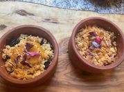 Une photo de pâte à crumble sucré