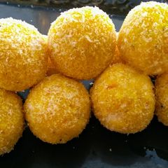 A picture of Instant Coconut Ladoo.