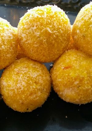 A picture of Instant Coconut Ladoo.