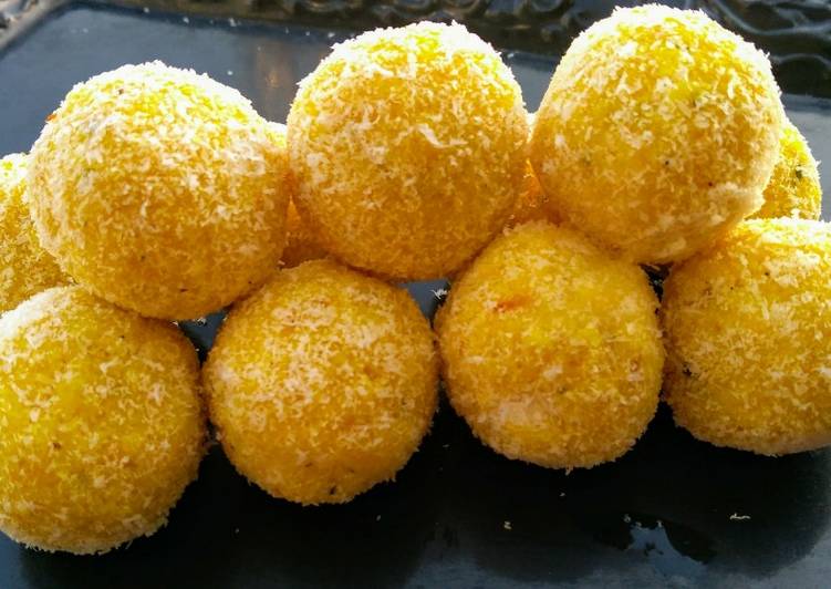 Instant Coconut Ladoo