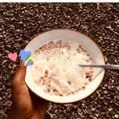 A picture of Garri & groundnut combo.