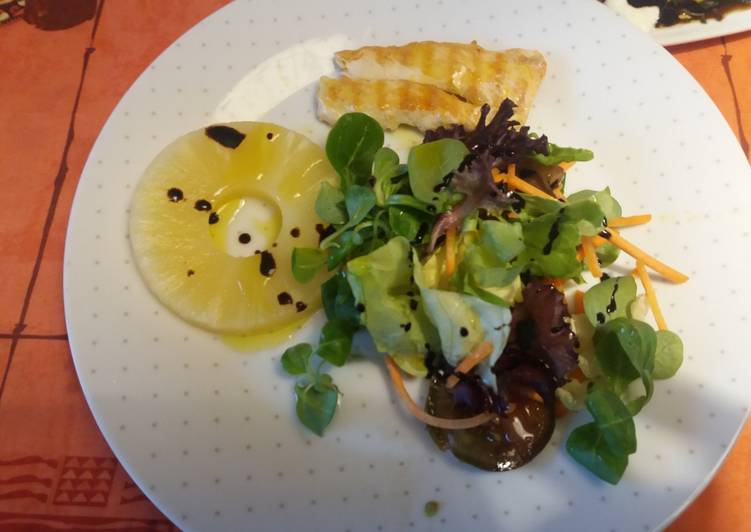 Ensalada con piña al natural y pollo