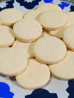 Una foto de Alfajores de maizena sin gluten (tapitas)