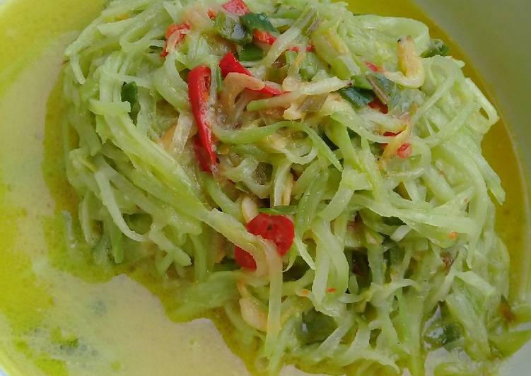 Langkah Mudah untuk Menyiapkan Sayur labu siam kuah santan, Lezat Sekali