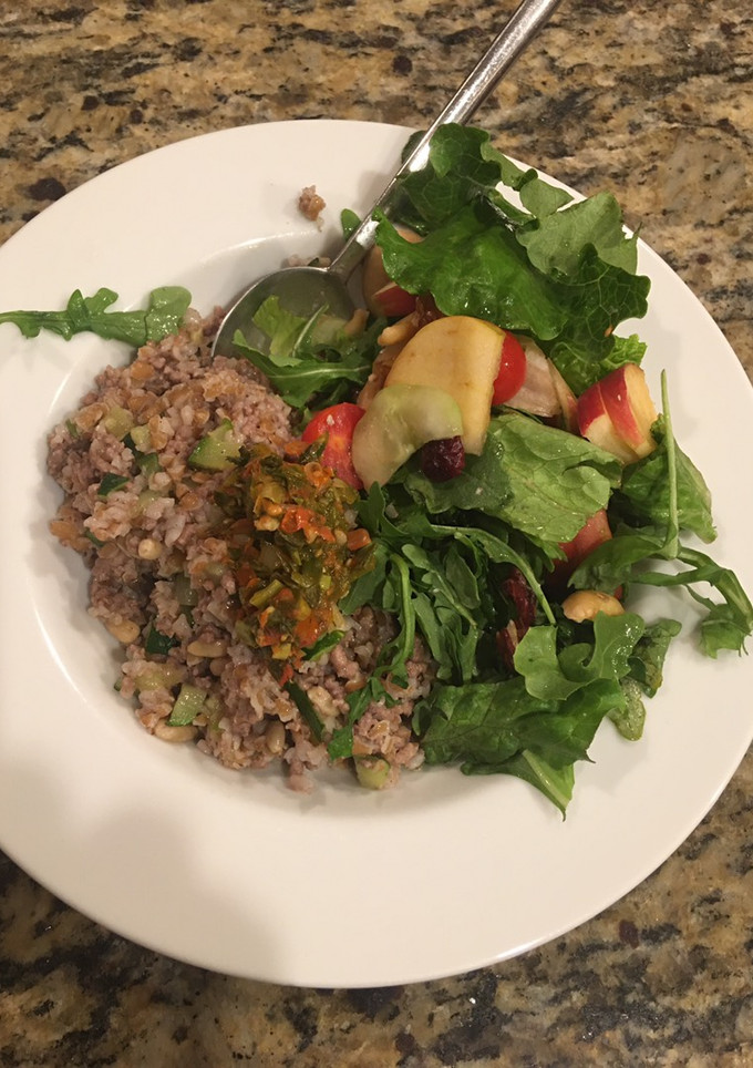 Una foto de Bulgur con carne de res y menta