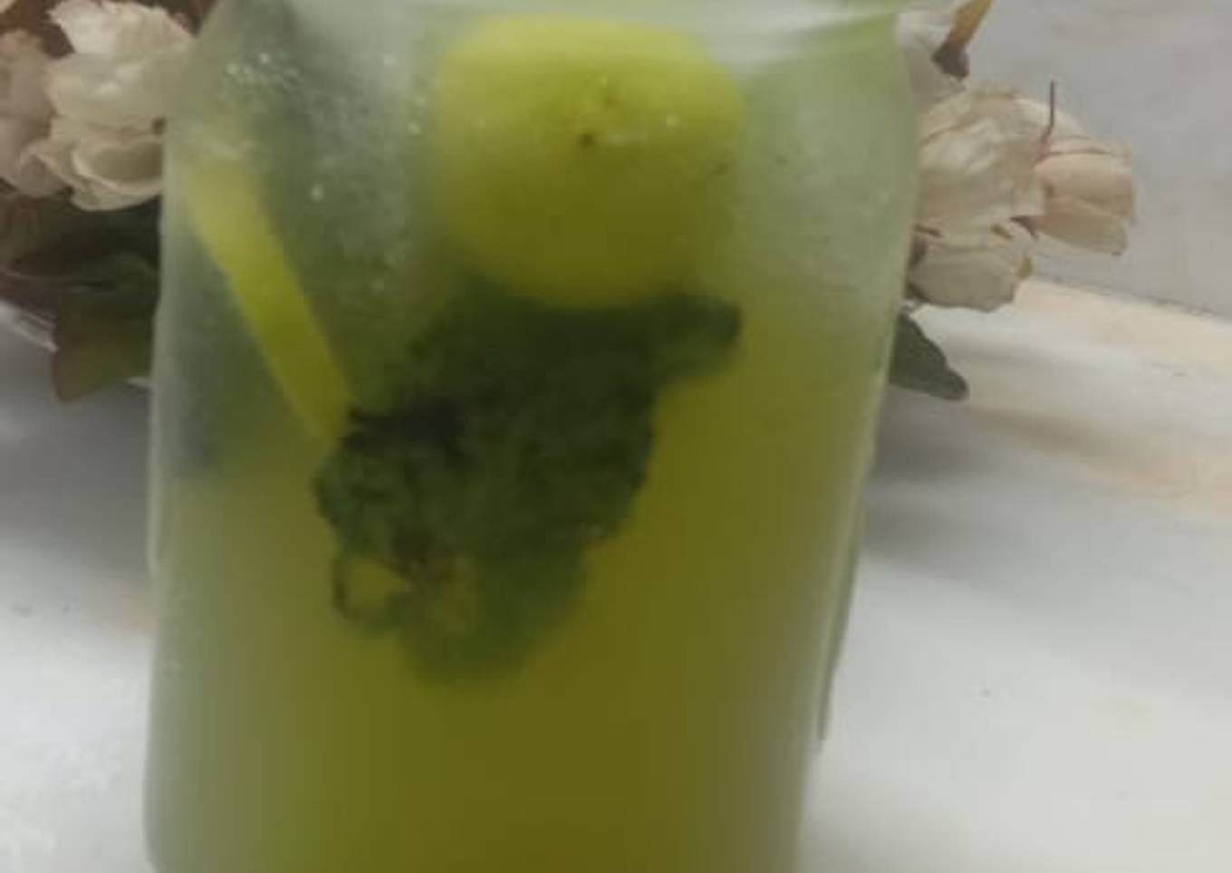 Mint lemonade margarita