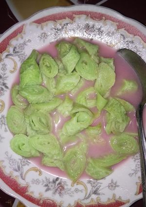 Foto resep Dadar gunting kuah santan pink >_<
