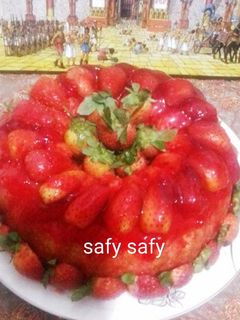 صورة لوصفة كيك بالجيلي والفراولة