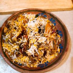 A picture of Karachi Special Aloo Wali Beef Biryani.