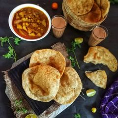 A picture of Urad dal kachuri.