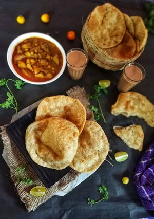 A picture of Urad dal kachuri.