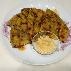 A picture of Pizza style paratha.