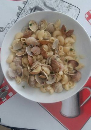 Una foto de Pasta con chirlas y gambas