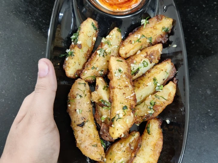 Easy Steps to Make Garlic Potato Wedges which So Delicious
