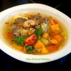 A picture of Sup Buntut /Oxtail Soup.