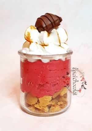 Une photo de Tarte à la framboise meringuée déstructurée