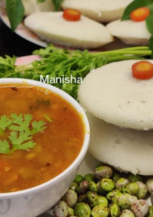 A picture of Winter Special Turicha Sambar with Idli (Fresh pigeon peas).