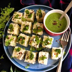 A picture of Rava Dhokla.