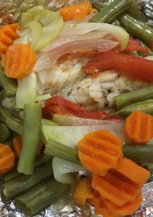 Una foto de Sabanitas de mojarra con vegetales al vapor