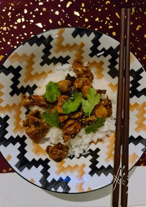Une photo de Poulet sauté au sésame et au miel