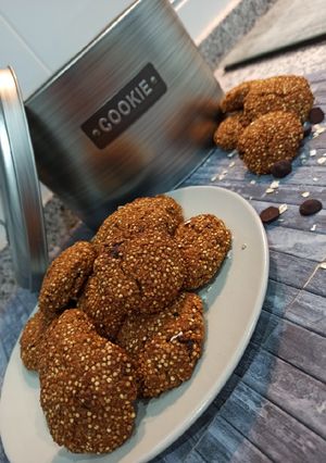 Una foto de Galletas crujientes de quinoa y avena con chocolate 🍪