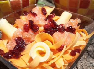 Una foto de Ensalada de zanahoria, pomelo y cranberries