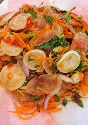 Hình của món Gỏi bò cà pháo, lạp xưởng.