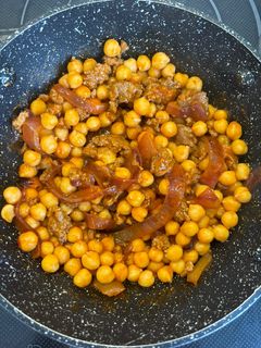 Una foto de Ternera con garbanzos
