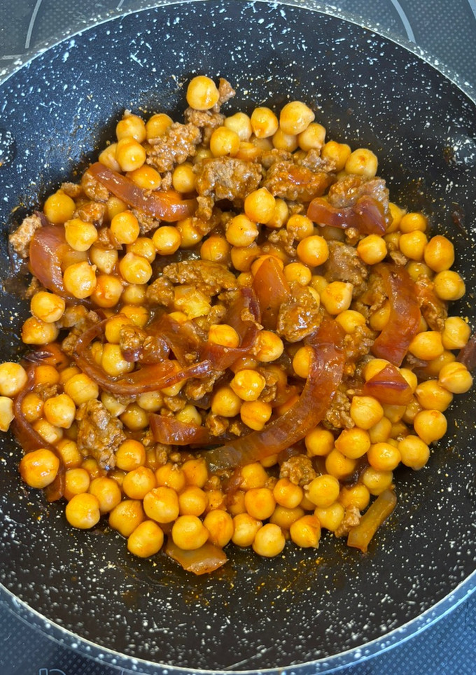 Una foto de Ternera con garbanzos