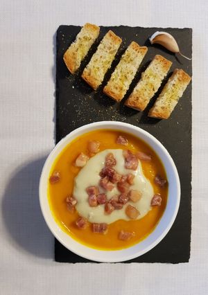 Foto di Vellutata di zucca Hokkaido con salsa di gorgonzola al mascarpone