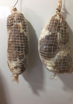 Una foto de Mis fiambres- Bondiola- Jamón bombón