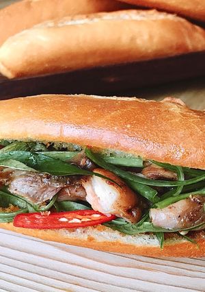 Hình của món Bánh Mì Gà Xé.