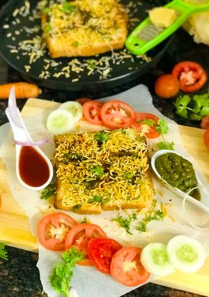 मुंबई मसला टोस्ट सैंड्विच (mumbai masala toast sandwich recipe in Hindi) रेसिपी मुख्य फोटो