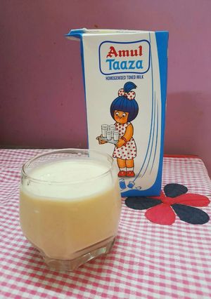 বানানা পিনাট বাটার মিল্কশেক (banana peanut butter milkshake recipe in Bengali) রেসিপির প্রধান ছবি