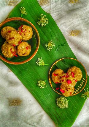 A picture of Makhana Ladoo.
