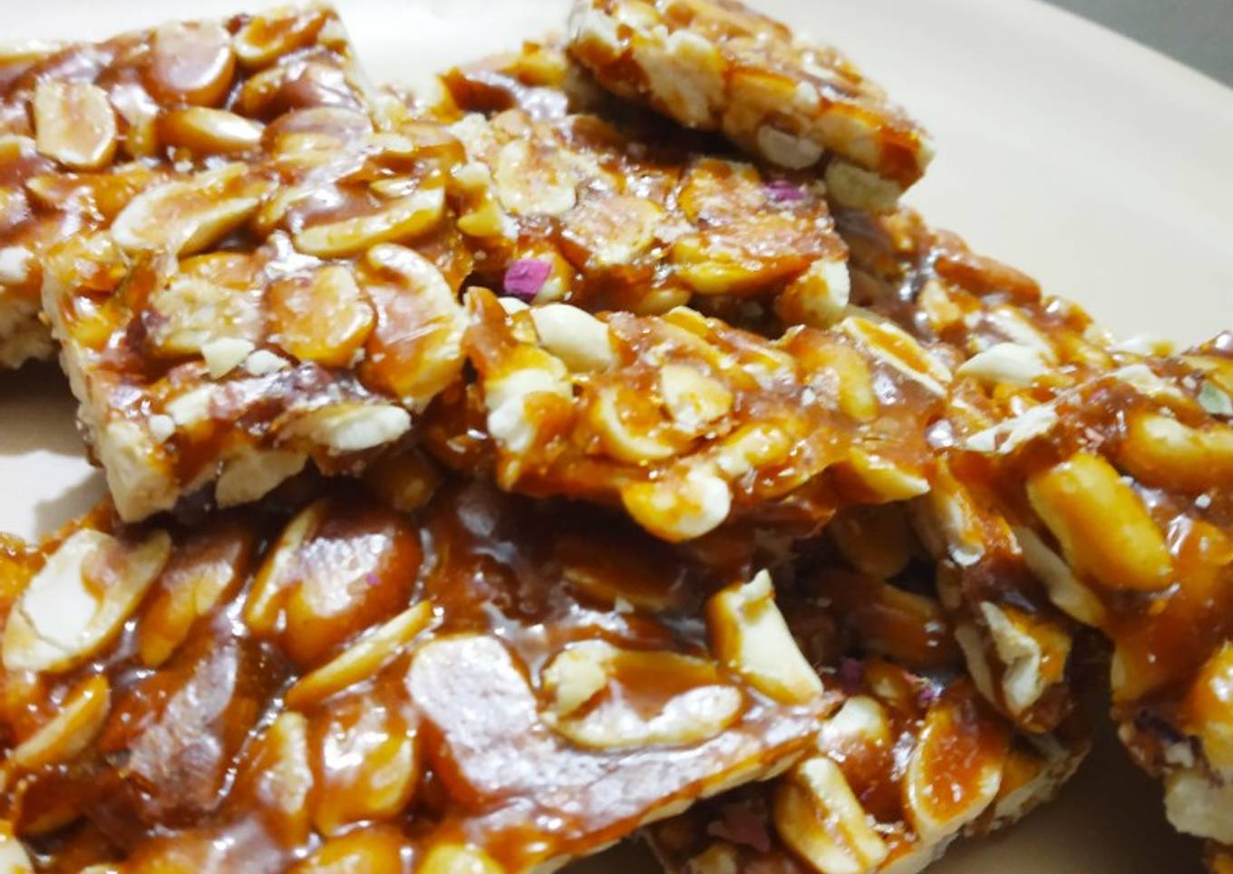 Gulab Peanut Chikki