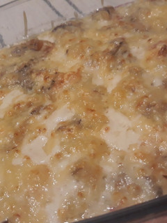 Una foto de Gratinado de patatas, setas y bacon