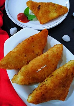 A picture of Potato Bread Triangles.