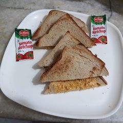 A picture of Bhujia Sandwitch.