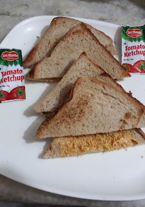 A picture of Bhujia Sandwitch.