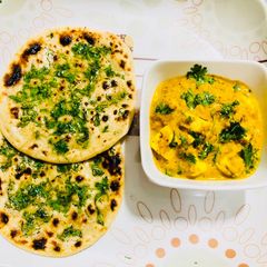 A picture of Malai paneer with Naan.