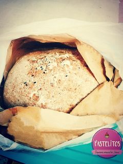 Una foto de Pan integral con multisemillas