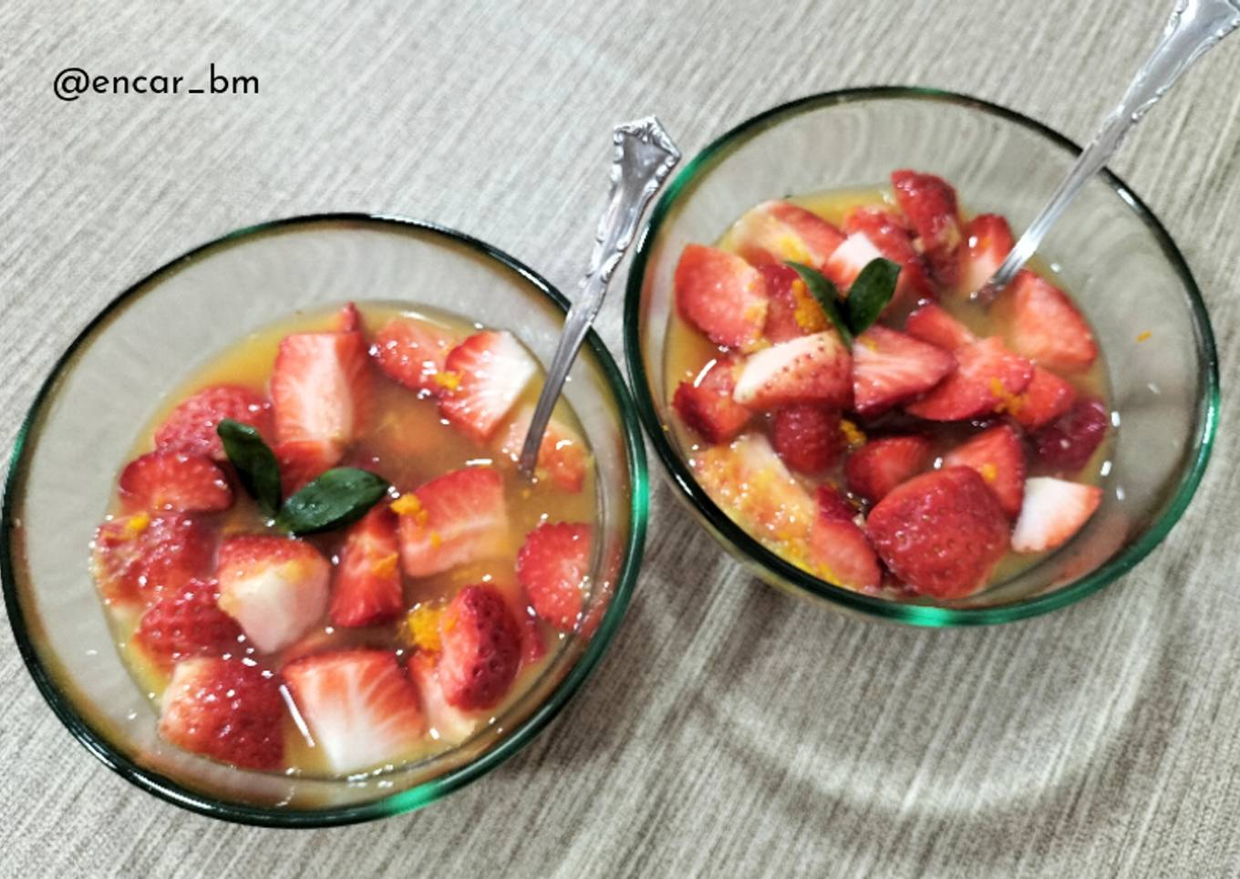 Fresas con zumo de naranja